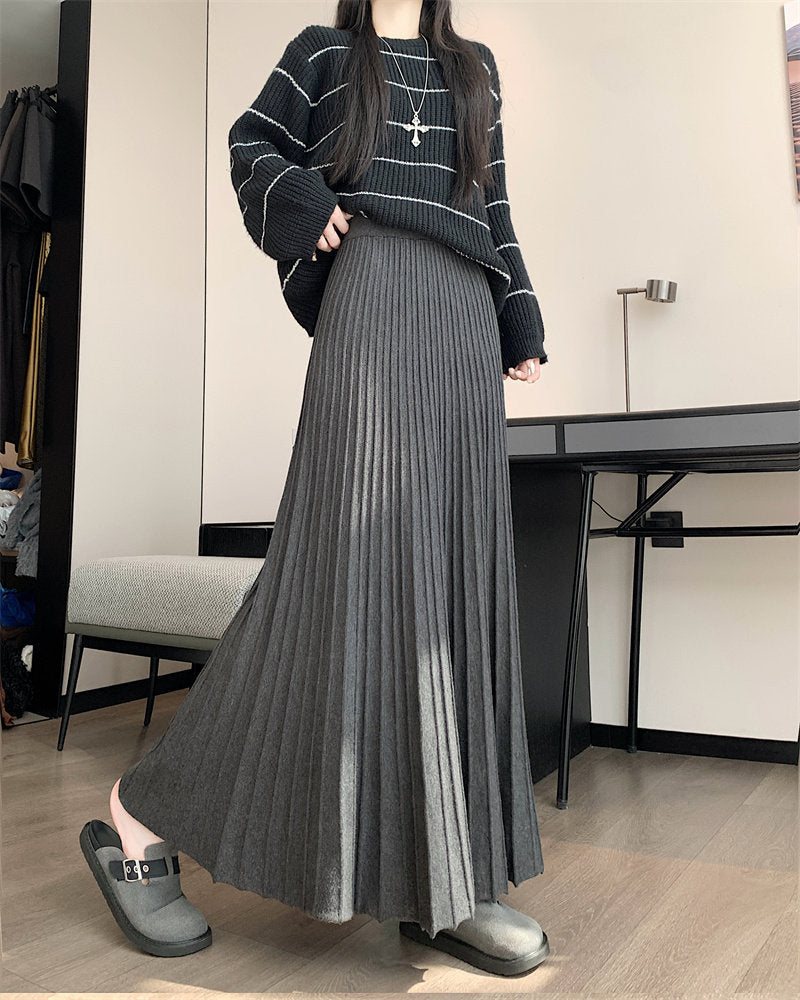 Long Pleated Knit Skirt